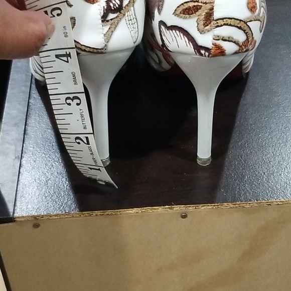 Pumps - Picture 3 of 4